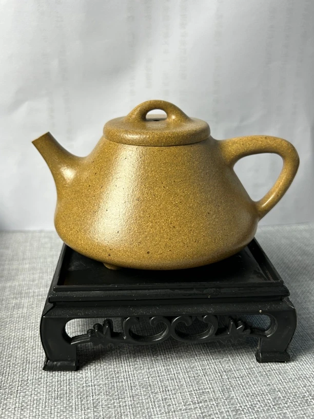 麒麒紫砂 子冶石瓢壶 精品全手工制作：原矿段泥，容量200毫升。