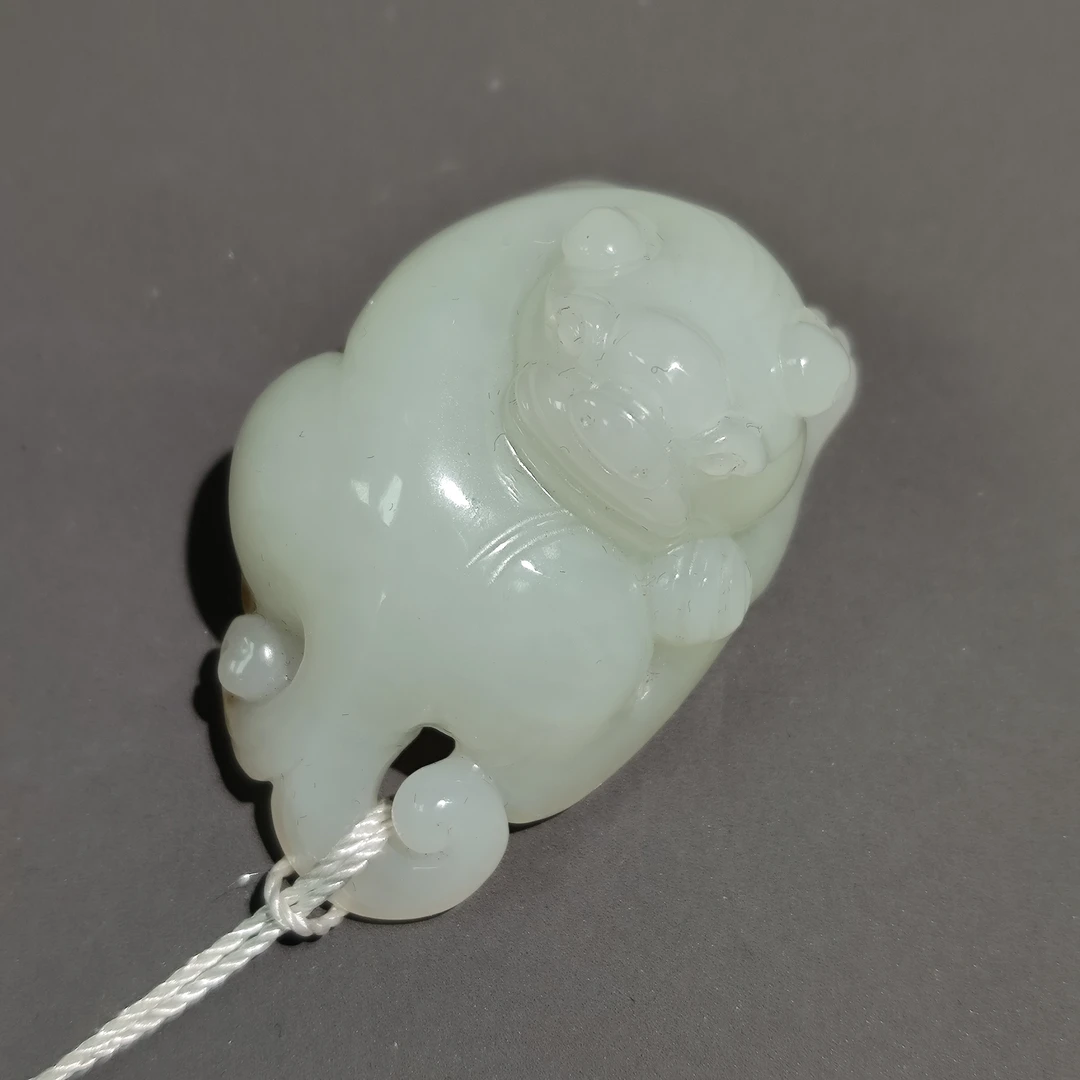 清代和田玉貔貅把件