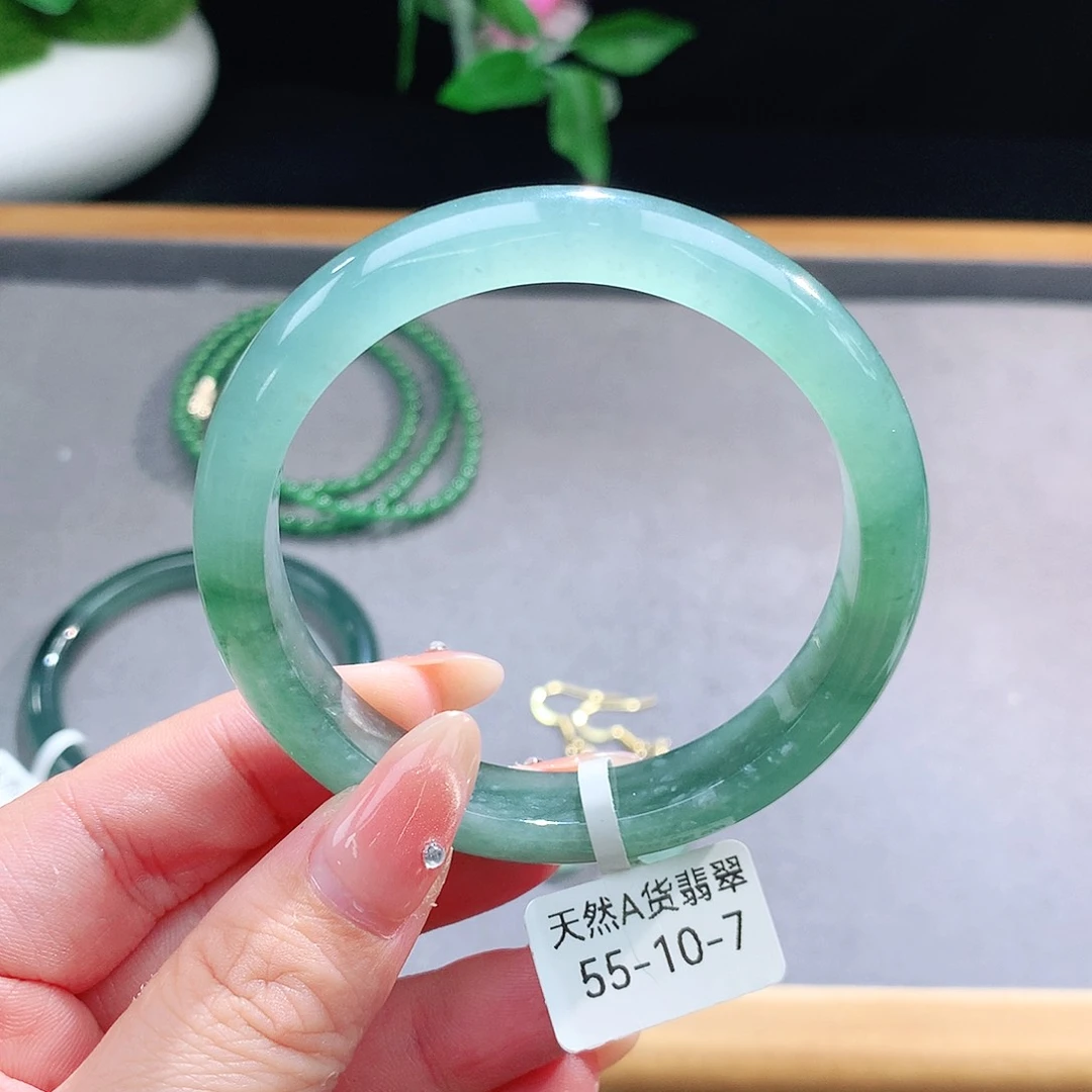 未镶嵌手镯（圆镯）翡翠