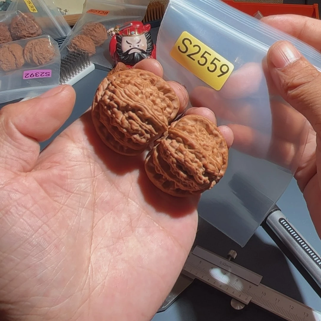 文玩核桃把件三角白