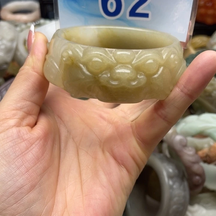 石英岩玉未镶嵌手镯