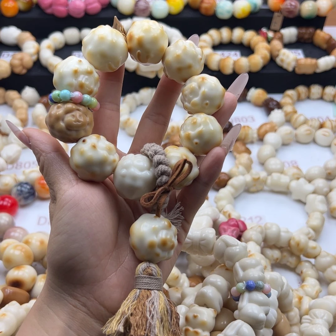 白玉菩提吊坠爪*手持25
