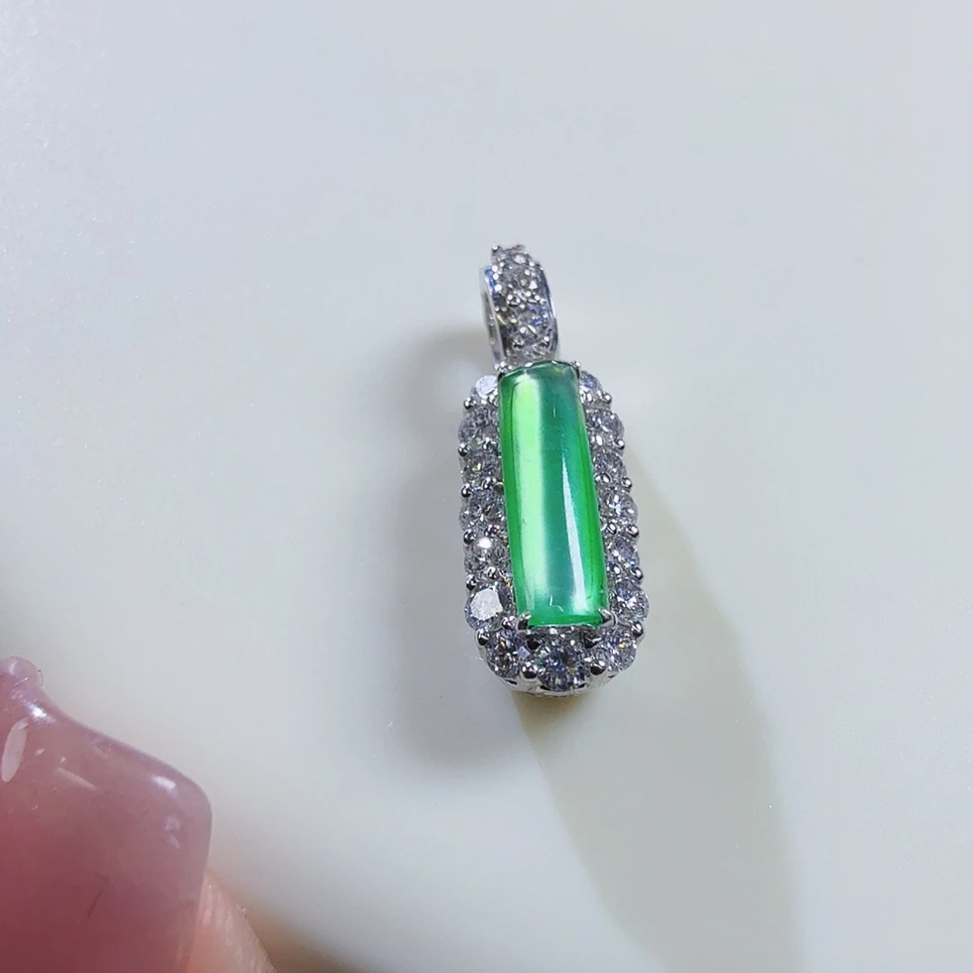 翡翠18K金镶嵌颈饰福利