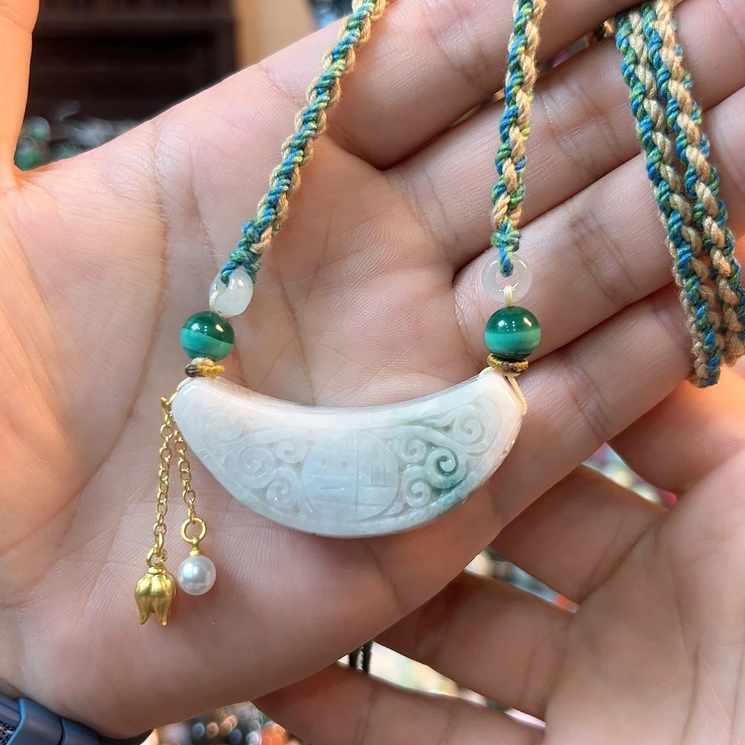 翡翠颈饰未镶嵌吊坠