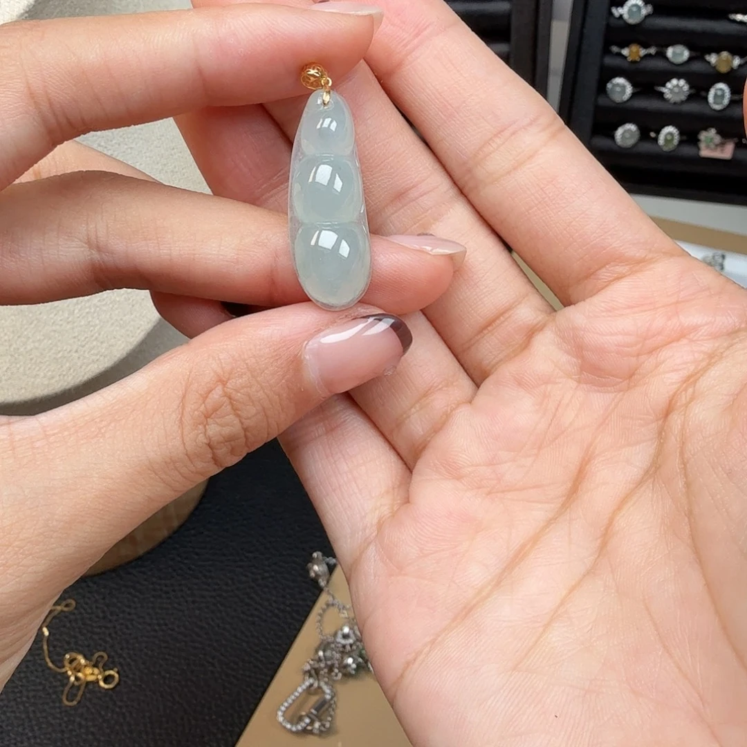翡翠18K金镶嵌颈饰