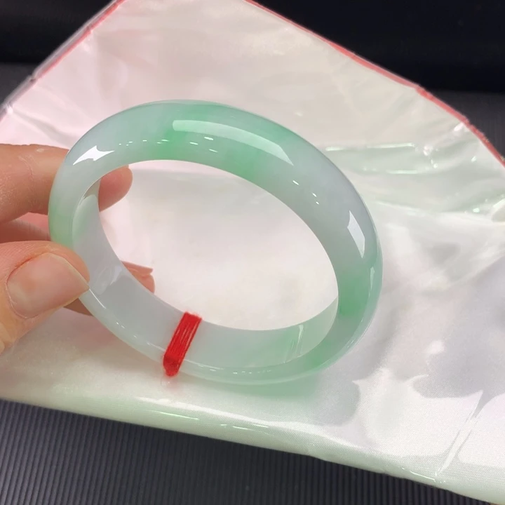 翡翠未镶嵌手镯正圈53