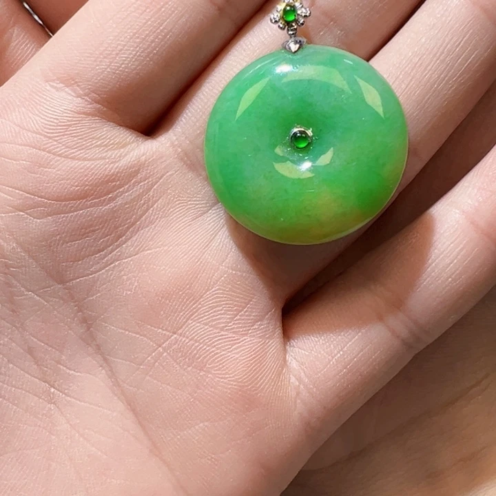 翡翠挂件18K金镶嵌翡翠