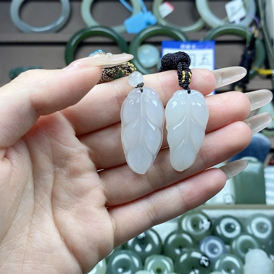 颈饰未镶嵌和田玉叶子