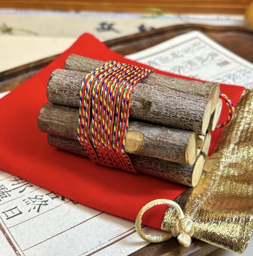 正宗野生东南五色绳桃木枝 招米 小孩防惊  走夜路 开车 吉祥纳福