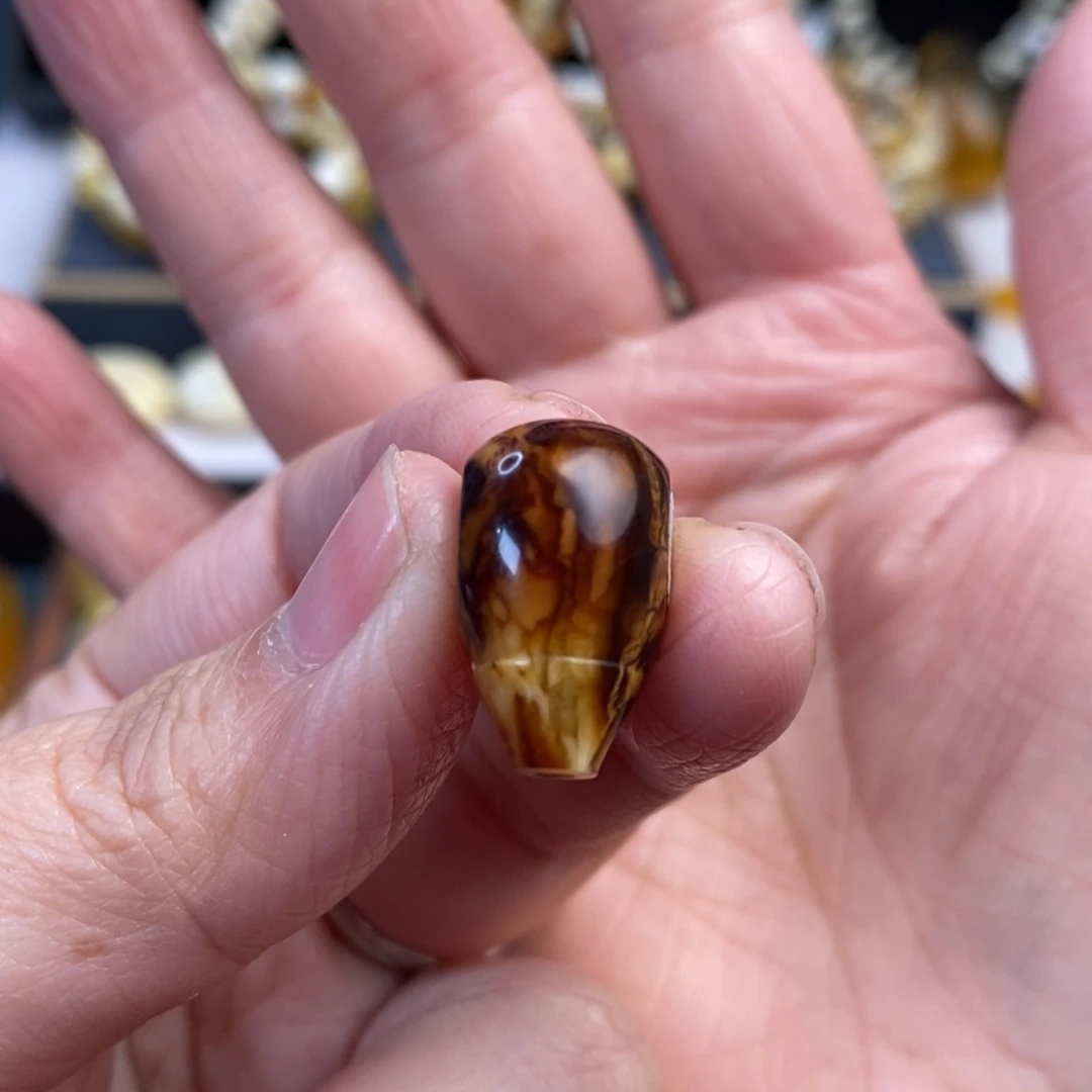 蜜蜡未镶嵌裸石沁色虎皮纹三通11.2