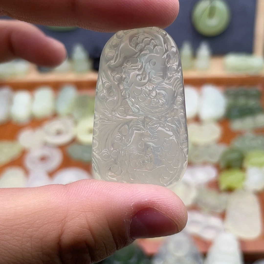 蛇纹石玉合金颈饰瑕疵鱼牌