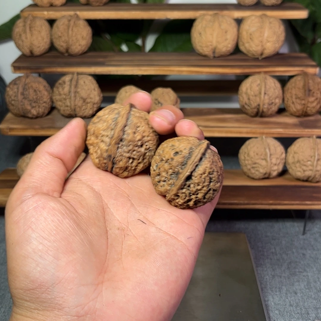 桃核吊坠红火云铁核桃~3号40mm