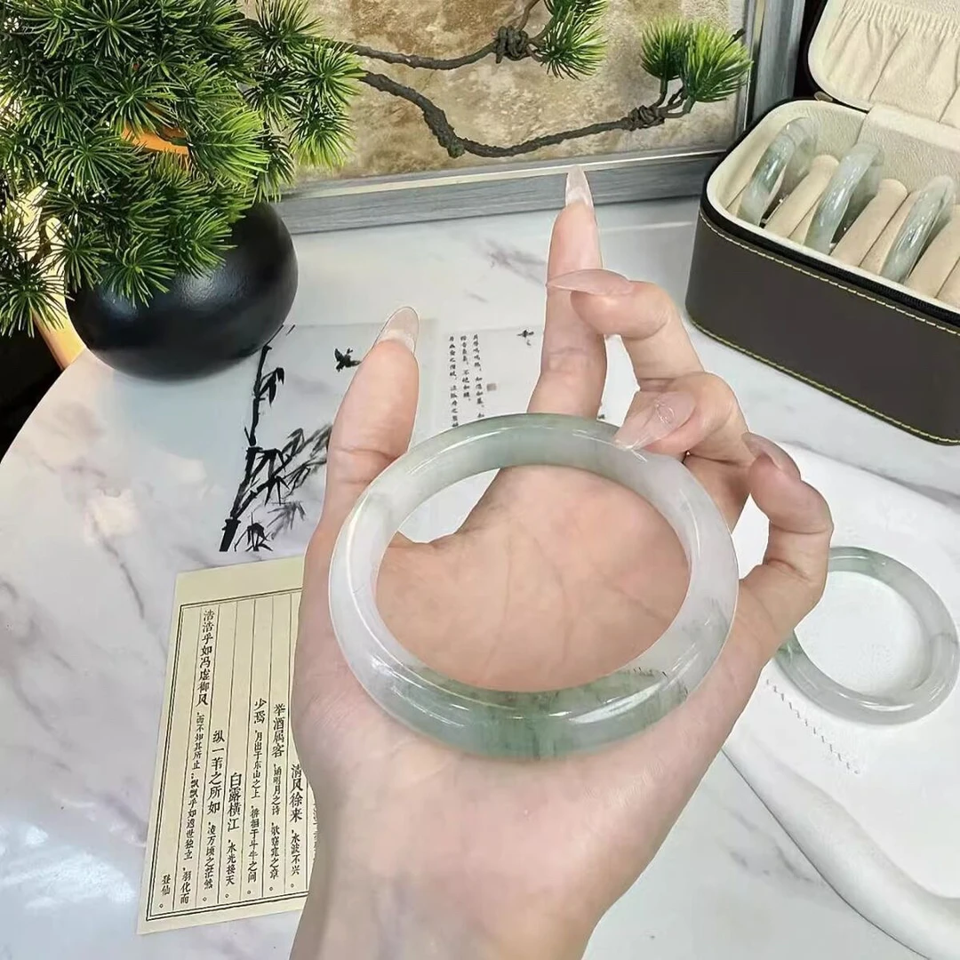 新疆天山翠国风飘花玉镯女款礼物（多样性  发其一  备注圈口）