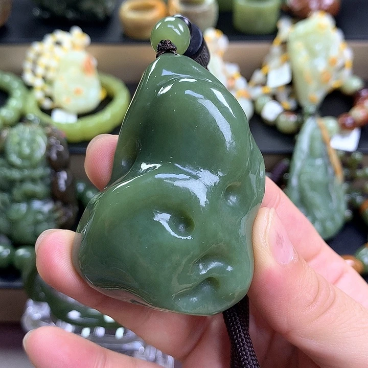 蛰***伏手串未镶嵌透闪石质玉