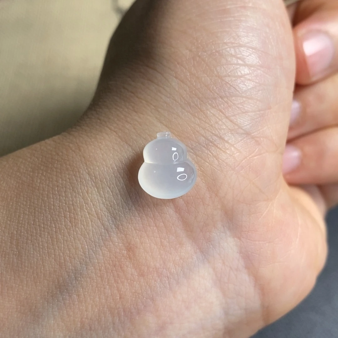 翡翠未镶嵌颈饰葫芦