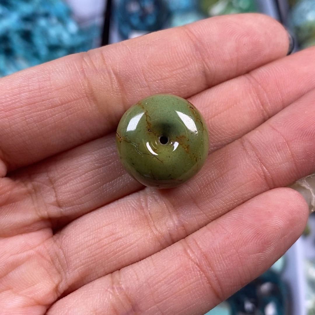 绿松石未镶嵌颈饰