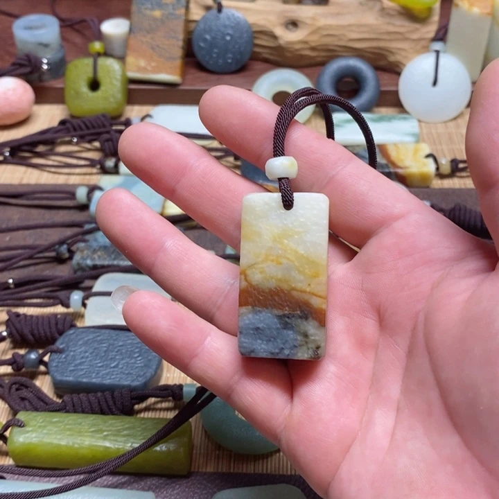 蛇纹石玉挂件未镶嵌初****n