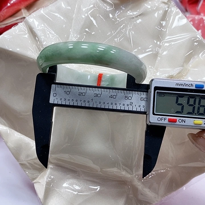翡翠手镯未镶嵌66