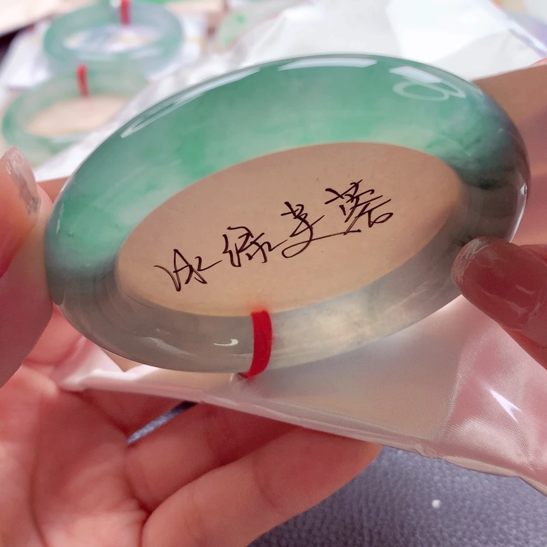 翡翠未镶嵌手镯(圆镯)师妹53十几万品质冰绿飘花(11号)