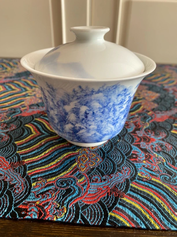 满容170毫升外面手绘山水画面微瑕（内有小料点）盖碗陶瓷茶具