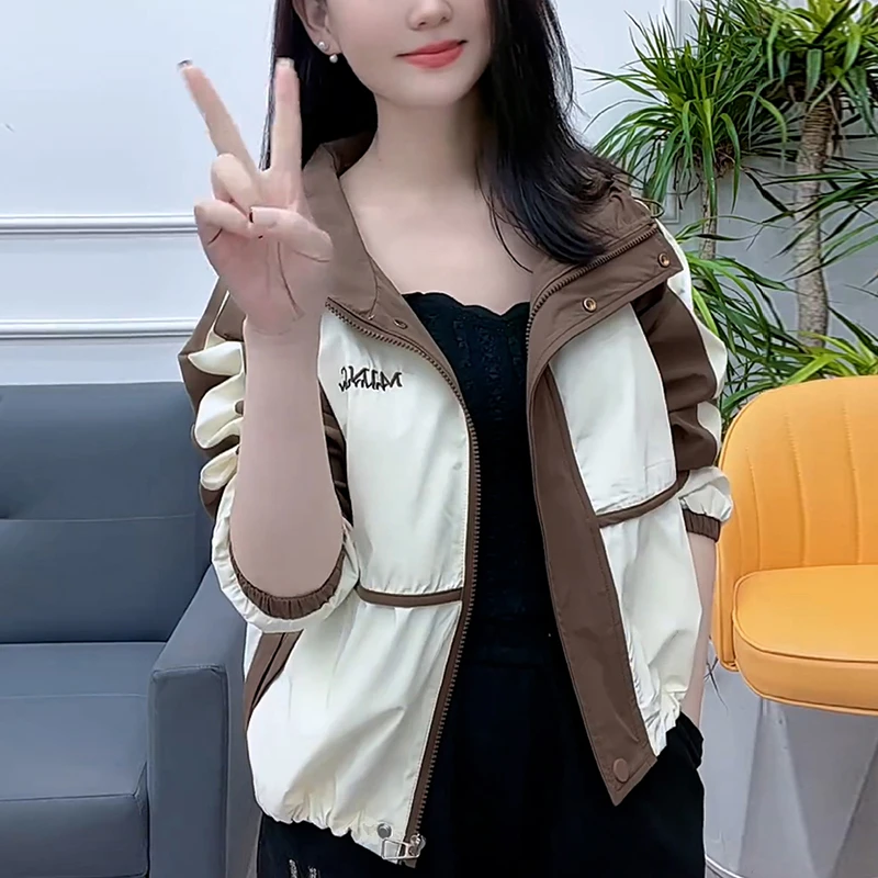 时尚拼接冲锋衣短外套女2025年春秋新款休闲百搭宽松显瘦连帽上衣