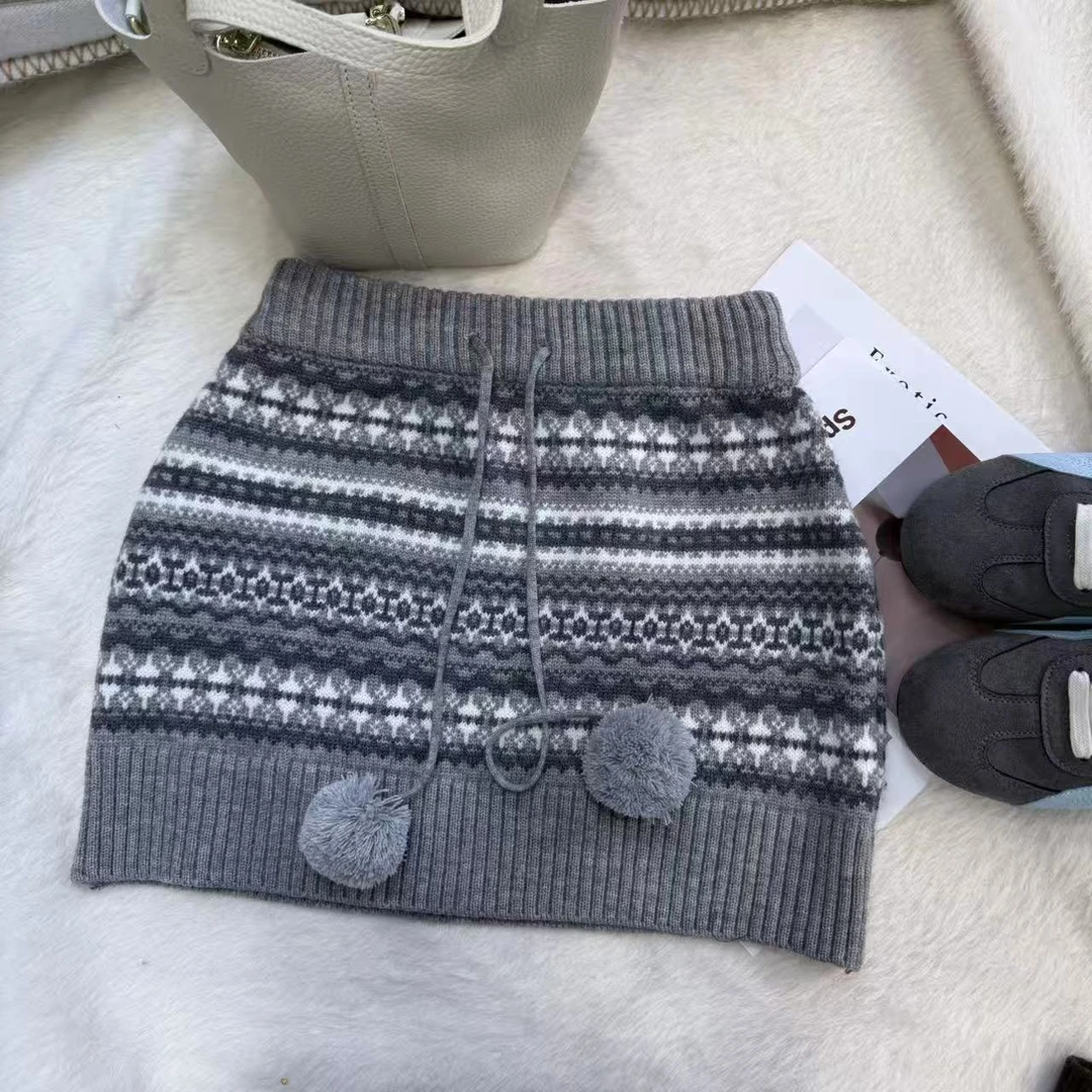 【卫掌柜】韩系撞色费尔岛毛球抽绳半身裙