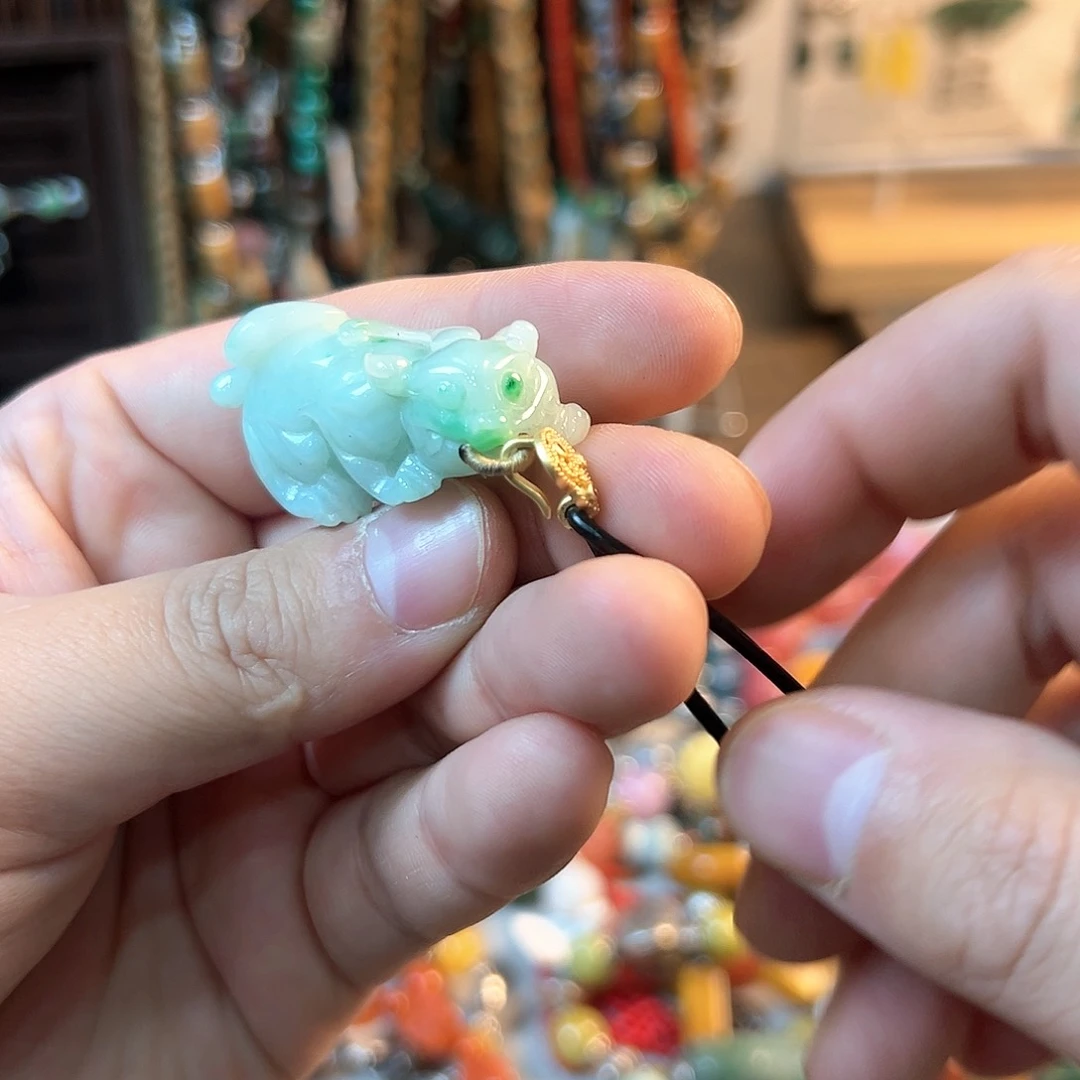 翡翠颈饰未镶嵌吊坠