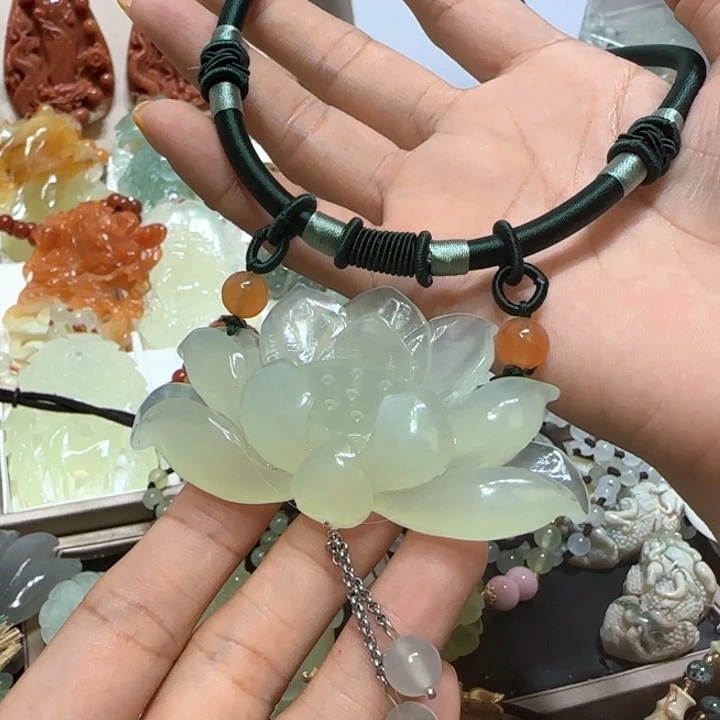 蛇纹石玉未镶嵌吊坠