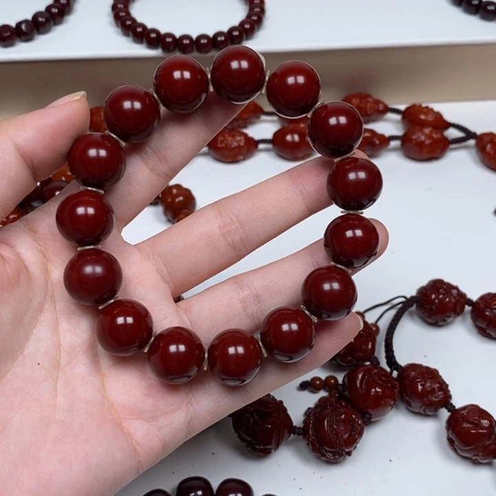 吴***华橄榄核雕刻工艺的发展