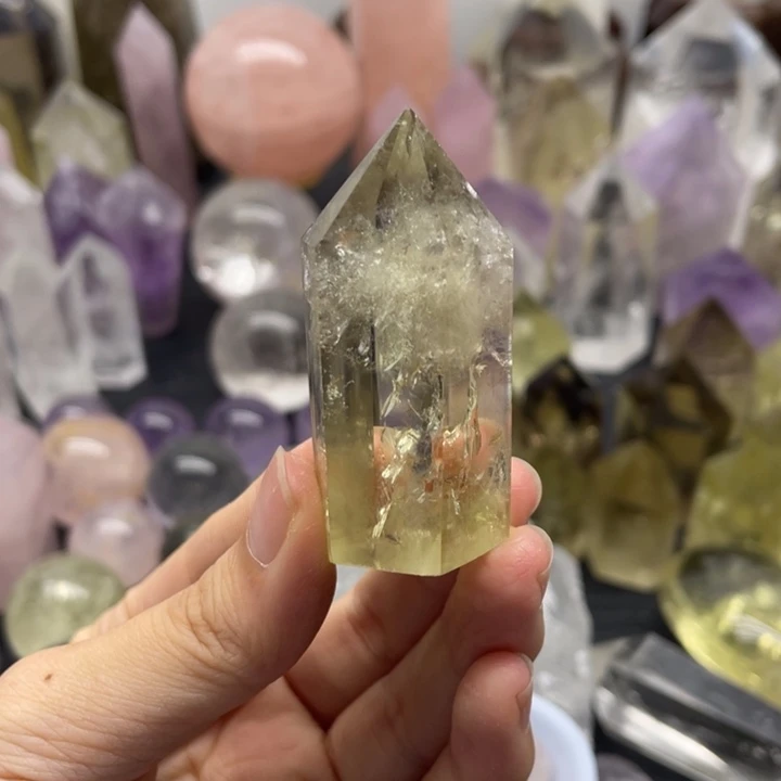 56未镶嵌水晶-****?黄水柱