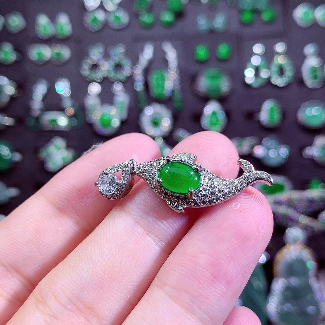 颈饰未镶嵌翡翠天然