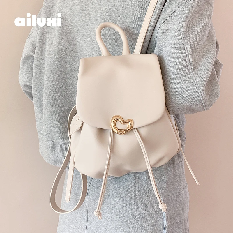 爱路喜包包女2024新款时尚设计感小众双肩包旅游轻便小型白色背包