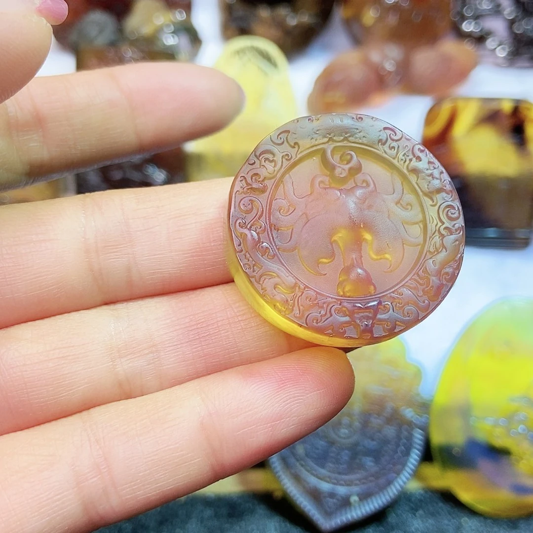 琥珀颈饰未镶嵌龙兽牌仿古