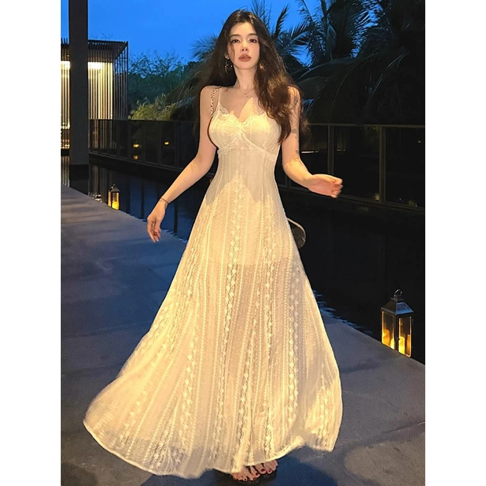 2025新款法式高级感蕾丝拼接吊带连衣裙子女夏季2025新款独特漂亮