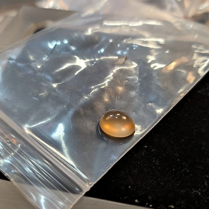记***锁未镶嵌戒面石英岩玉