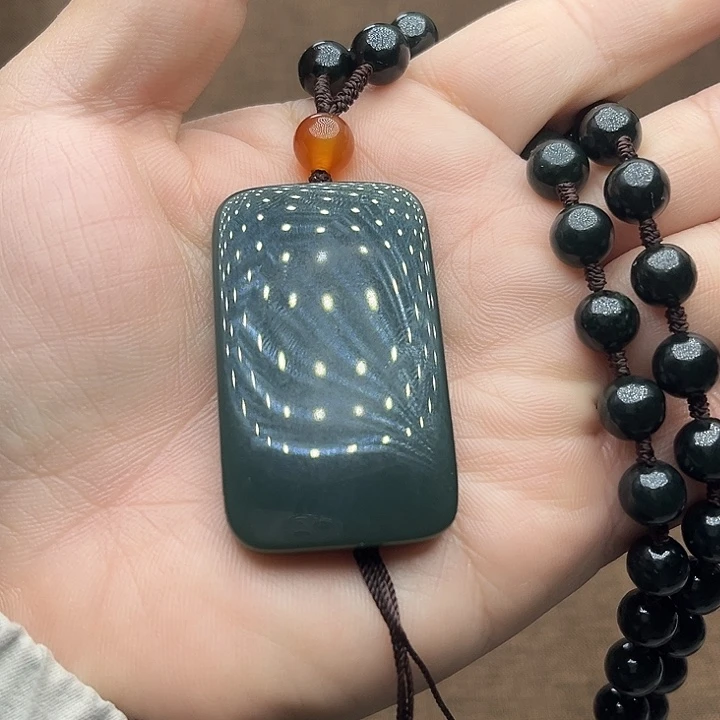 和田玉未镶嵌吊坠(赠链)