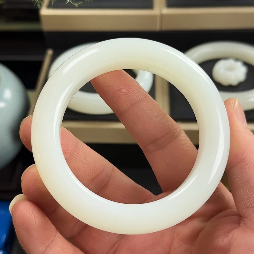 和田玉未镶嵌手镯