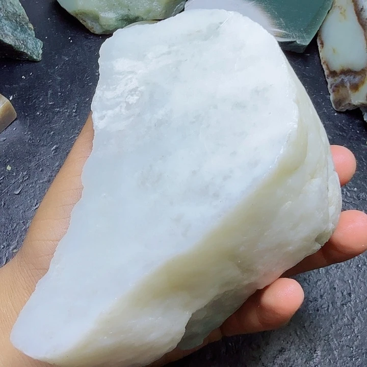 和田玉（糖玉）未镶嵌珠宝奇石