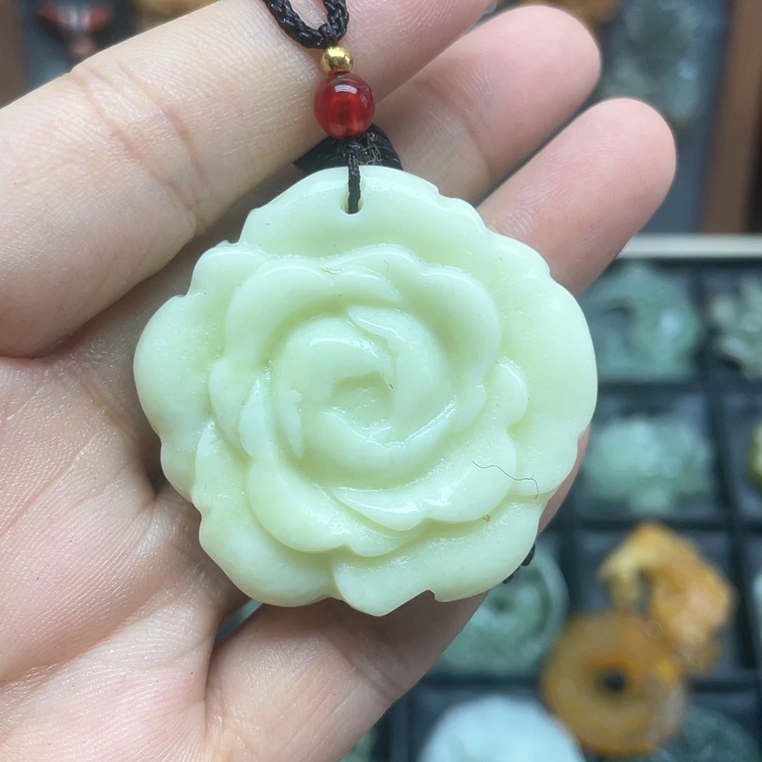 蛇纹石玉未镶嵌颈饰