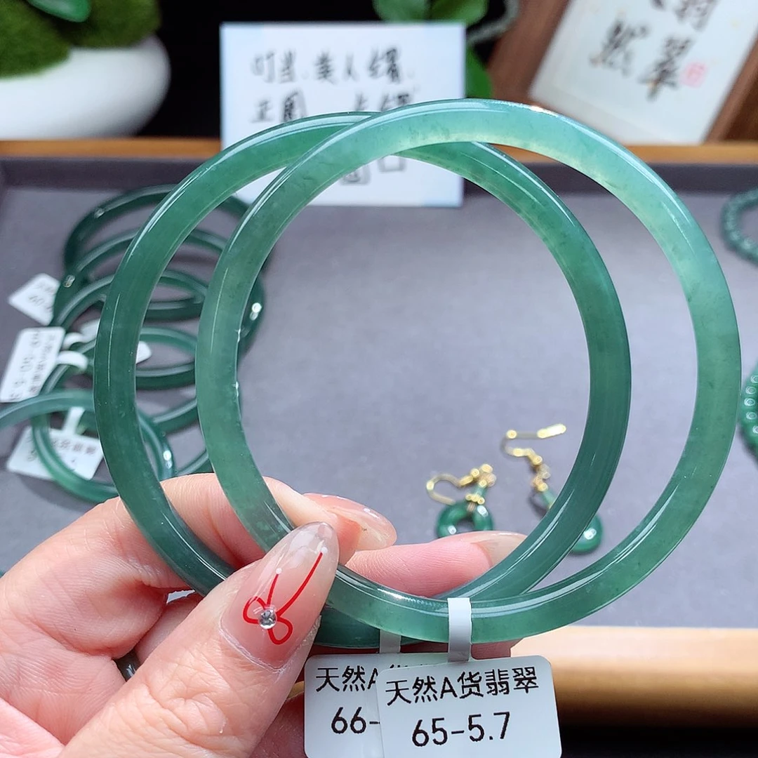 翡翠手镯（圆镯）未镶嵌