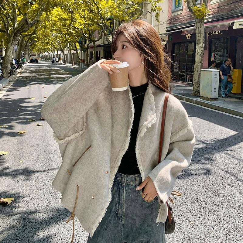 卡其色韩系炸街潮流短款外套女2025冬季新款时尚流苏拼接加厚上衣