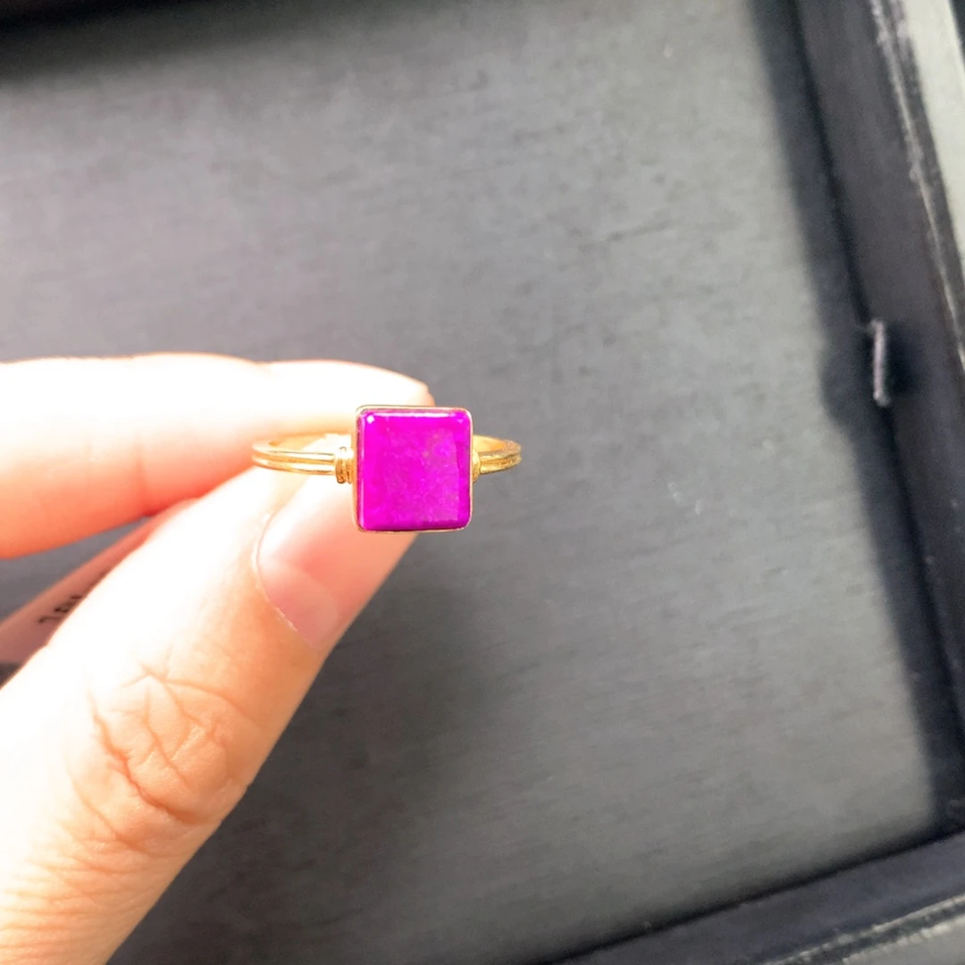 18K金镶嵌苏纪石（舒俱来）戒指