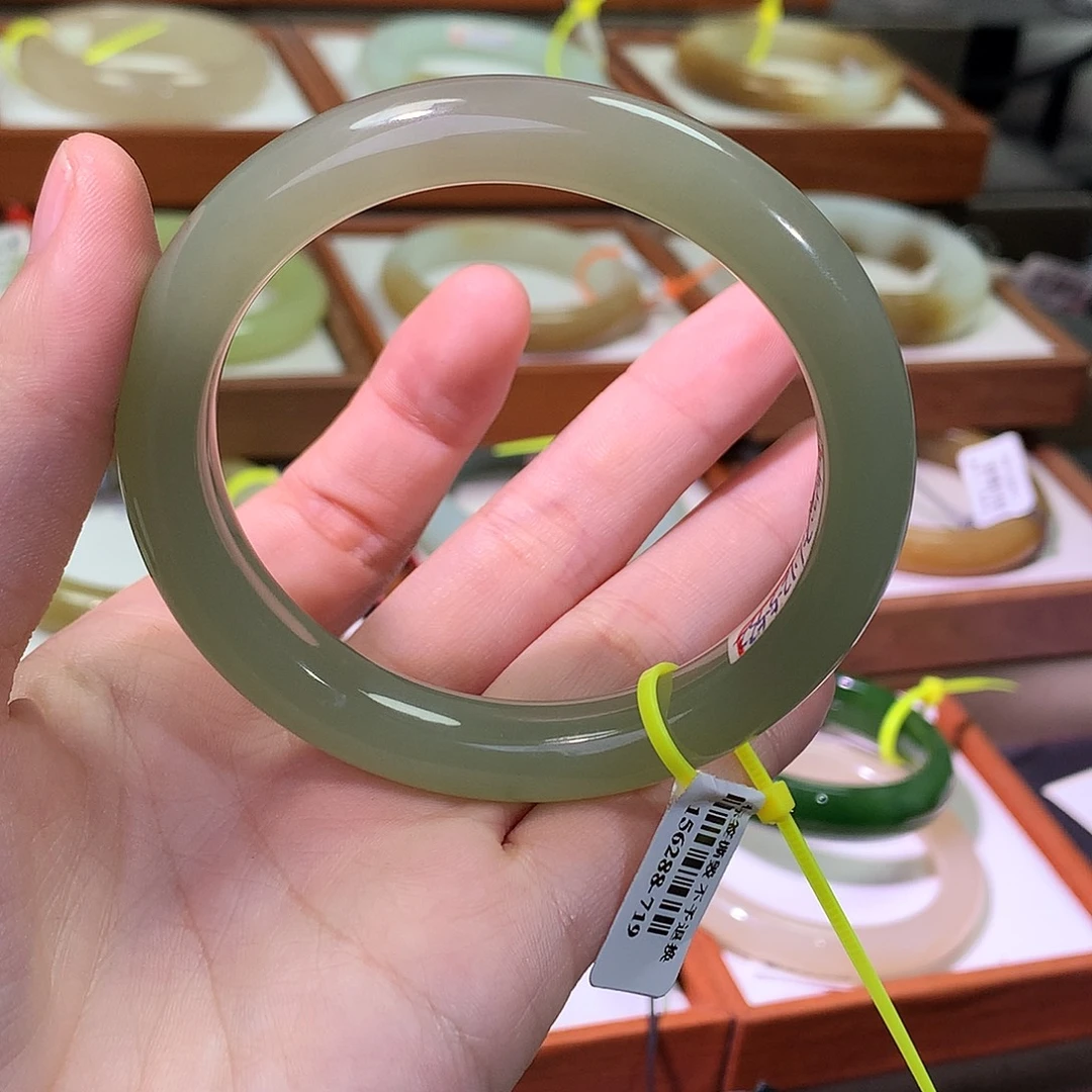 和田玉未镶嵌手镯59