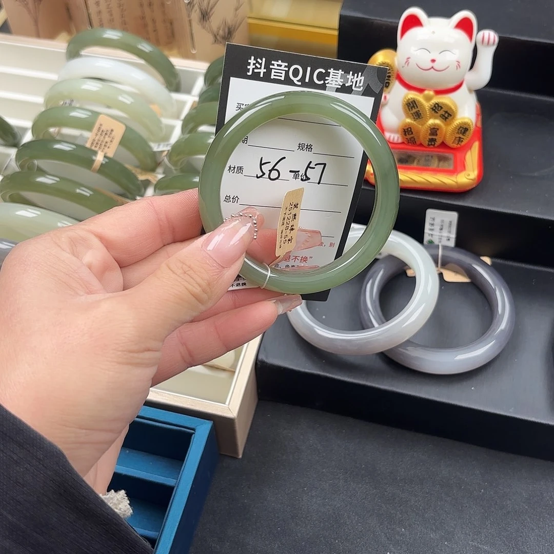 和田玉未镶嵌手镯