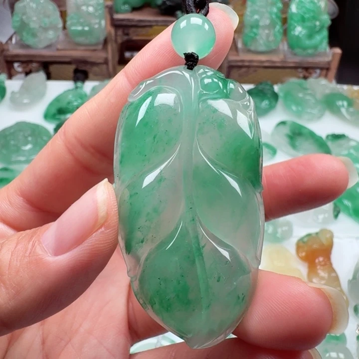 颈饰未镶嵌石英质玉