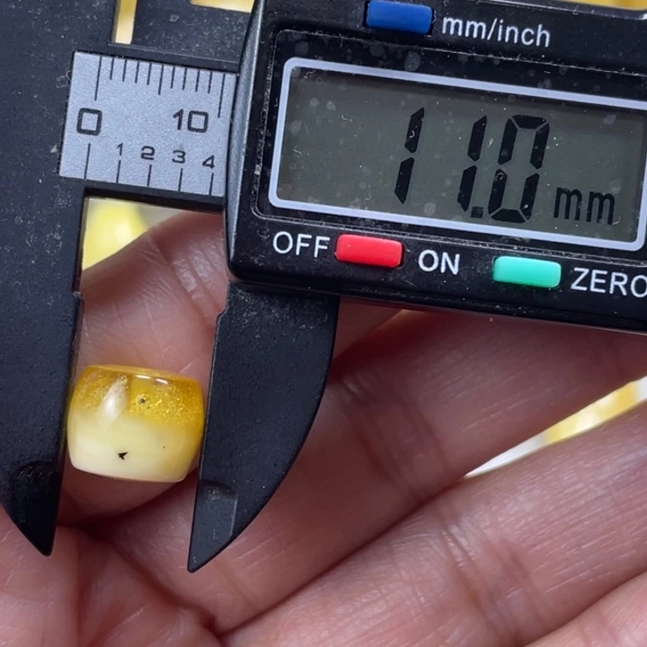 蜜蜡未镶嵌裸石3杂