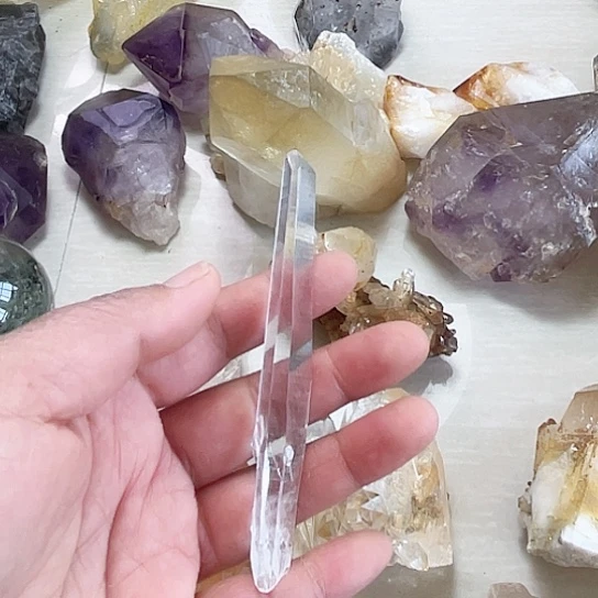 天然水晶原石未镶嵌水晶m****5