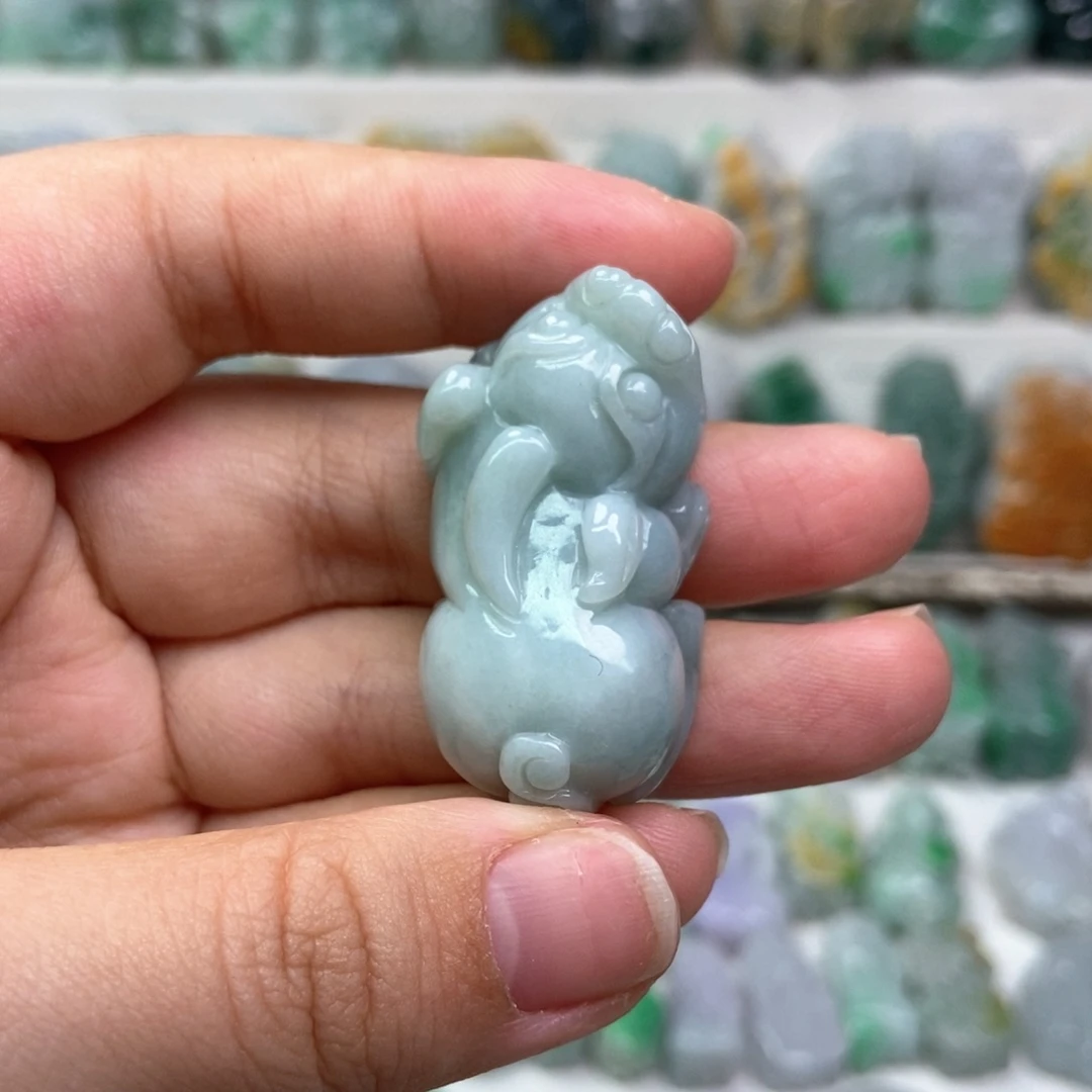 翡翠未镶嵌吊坠(赠链)