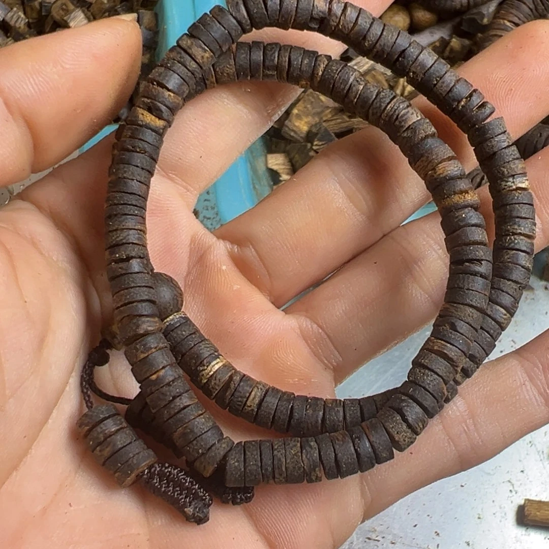S***王沉香碎屑沉香凹身品种卡0.6沉水11克