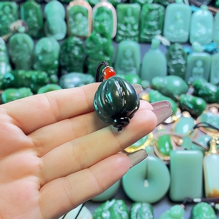 未镶嵌和田玉挂件